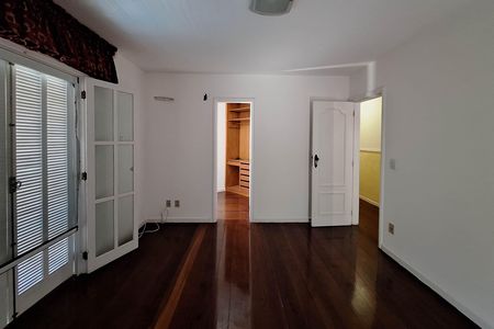 Casa de condomínio à venda com 350m², 5 quartos e 4 vagas Casa de condomínio à venda com 350m², 5 quartos e 4 vagasQuarto 3