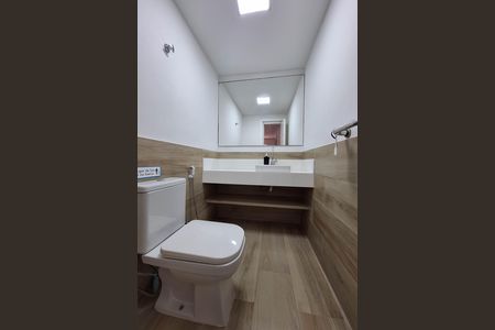 Casa de condomínio à venda com 350m², 5 quartos e 4 vagas Casa de condomínio à venda com 350m², 5 quartos e 4 vagasLavabo 2