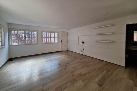 Casa de condomínio à venda com 350m², 5 quartos e 4 vagas Casa de condomínio à venda com 350m², 5 quartos e 4 vagasSala 2