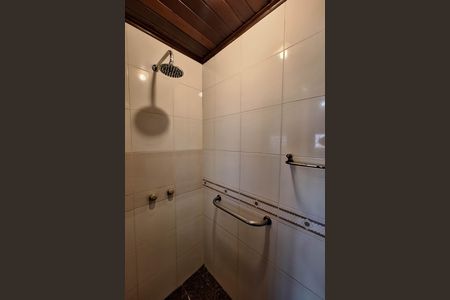 Casa de condomínio à venda com 350m², 5 quartos e 4 vagas Casa de condomínio à venda com 350m², 5 quartos e 4 vagasBanheiro da Suíte 1
