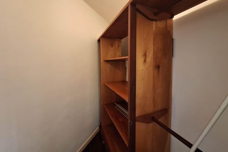 Casa de condomínio à venda com 350m², 5 quartos e 4 vagas Casa de condomínio à venda com 350m², 5 quartos e 4 vagasQuarto 2