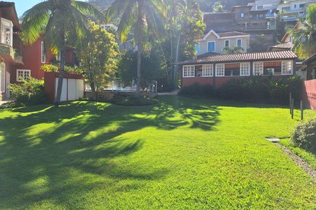 Casa de condomínio à venda com 350m², 5 quartos e 4 vagas Casa de condomínio à venda com 350m², 5 quartos e 4 vagasQuintal