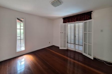 Casa de condomínio à venda com 350m², 5 quartos e 4 vagas Casa de condomínio à venda com 350m², 5 quartos e 4 vagasQuarto 3
