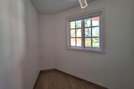 Casa de condomínio à venda com 350m², 5 quartos e 4 vagas Casa de condomínio à venda com 350m², 5 quartos e 4 vagasEscritório
