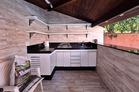 Casa de condomínio à venda com 350m², 5 quartos e 4 vagas Casa de condomínio à venda com 350m², 5 quartos e 4 vagasQuintal
