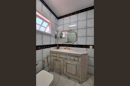 Casa de condomínio à venda com 350m², 5 quartos e 4 vagas Casa de condomínio à venda com 350m², 5 quartos e 4 vagasBanheiro