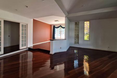 Sala 1 de casa de condomínio à venda com 5 quartos, 350m² em Itaipu, Niterói