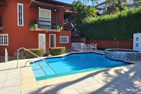Casa de condomínio à venda com 350m², 5 quartos e 4 vagas Casa de condomínio à venda com 350m², 5 quartos e 4 vagasQuintal