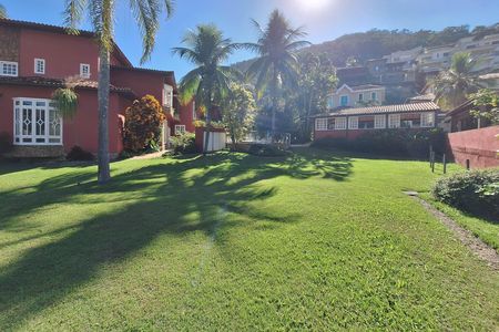 Casa de condomínio à venda com 350m², 5 quartos e 4 vagas Casa de condomínio à venda com 350m², 5 quartos e 4 vagasQuintal