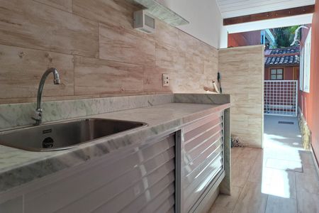 Casa de condomínio à venda com 350m², 5 quartos e 4 vagas Casa de condomínio à venda com 350m², 5 quartos e 4 vagasÁrea de Serviço