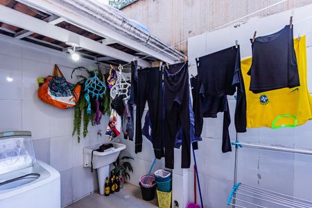 Casa à venda com 105m², 2 quartos e 1 vagaÁrea de Serviço