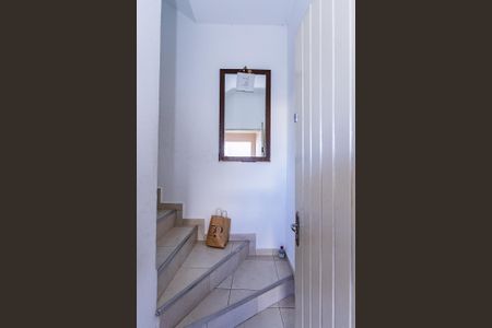Casa à venda com 105m², 2 quartos e 1 vagaEscada