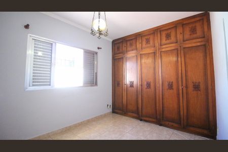 Casa para alugar com 190m², 4 quartos e 2 vagas Casa para alugar com 190m², 4 quartos e 2 vagasQuarto 2