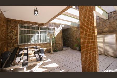 Casa para alugar com 190m², 4 quartos e 2 vagas