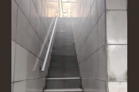Casa para alugar com 150m², 1 quarto e 1 vaga Casa para alugar com 150m², 1 quarto e 1 vagaEscadas