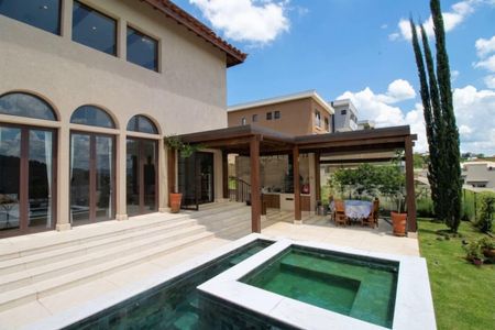 Casa de condomínio à venda com 549m², 5 quartos e 6 vagas Casa de condomínio à venda com 549m², 5 quartos e 6 vagasFoto 02