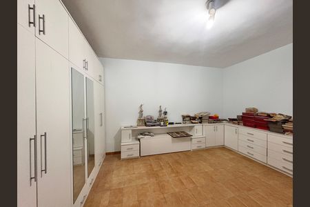 Casa à venda com 140m², 2 quartos e 2 vagasSuíte 