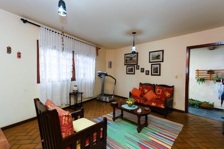 sala de casa para alugar com 3 quartos, 167m² em Vila Suzana, São Paulo