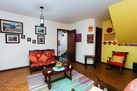 Casa para alugar com 167m², 3 quartos e 3 vagassala 
