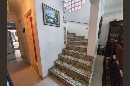 Escada de casa à venda com 3 quartos, 248m² em Vila Ipojuca, São Paulo