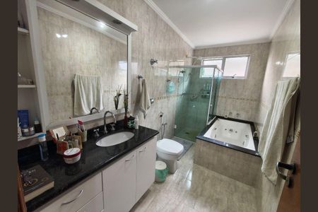 Banheiro de casa à venda com 3 quartos, 248m² em Vila Ipojuca, São Paulo