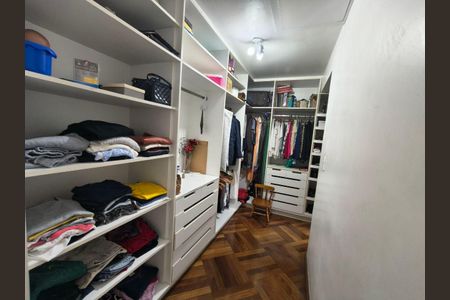 Closet de casa à venda com 3 quartos, 248m² em Vila Ipojuca, São Paulo