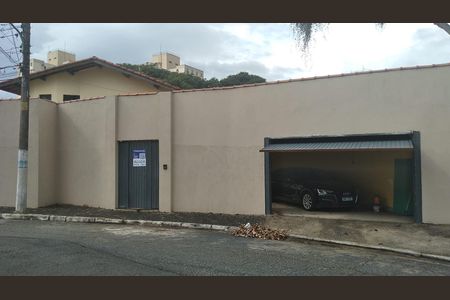 Casa para alugar com 330m², 3 quartos e 3 vagasFachada