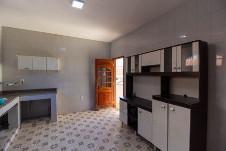 Casa à venda com 143m², 2 quartos e 3 vagas Casa à venda com 143m², 2 quartos e 3 vagasCozinha e Área de Serviço