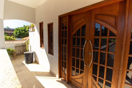 Casa à venda com 143m², 2 quartos e 3 vagas Casa à venda com 143m², 2 quartos e 3 vagasÁrea externa
