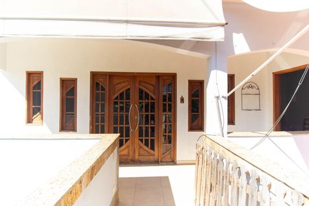 Casa à venda com 143m², 2 quartos e 3 vagas Casa à venda com 143m², 2 quartos e 3 vagasÁrea externa