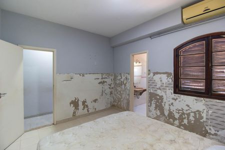 Casa à venda com 143m², 2 quartos e 3 vagas Casa à venda com 143m², 2 quartos e 3 vagas Suíte