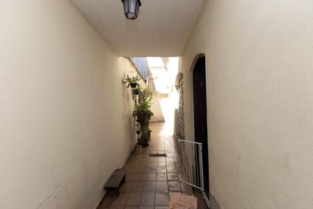 Casa à venda com 60m², 4 quartos e 2 vagas Casa à venda com 60m², 4 quartos e 2 vagasCorredor