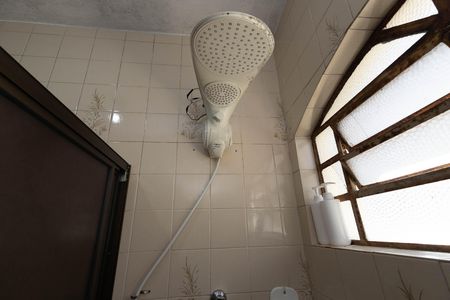 Casa à venda com 60m², 4 quartos e 2 vagas Casa à venda com 60m², 4 quartos e 2 vagasBanheiro da Suíte
