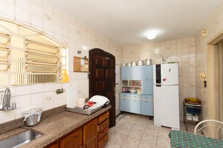 Casa à venda com 60m², 4 quartos e 2 vagas Casa à venda com 60m², 4 quartos e 2 vagasCozinha