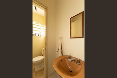 Casa à venda com 60m², 4 quartos e 2 vagas Casa à venda com 60m², 4 quartos e 2 vagasLavabo