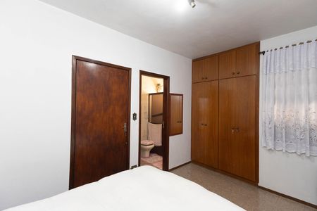 Casa à venda com 60m², 4 quartos e 2 vagas Casa à venda com 60m², 4 quartos e 2 vagasSuíte