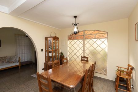 Casa à venda com 60m², 4 quartos e 2 vagas Casa à venda com 60m², 4 quartos e 2 vagasSala de Jantar