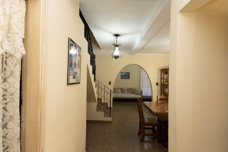 Casa à venda com 60m², 4 quartos e 2 vagas Casa à venda com 60m², 4 quartos e 2 vagasHall