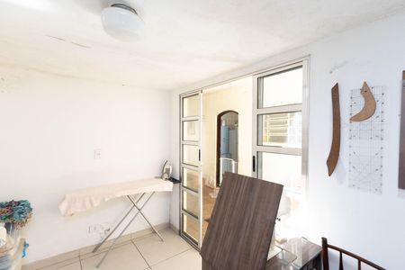Casa à venda com 60m², 4 quartos e 2 vagas Casa à venda com 60m², 4 quartos e 2 vagasQuarto 4