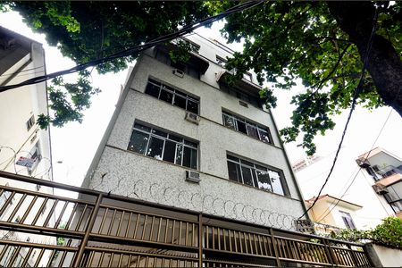 Apartamento para alugar com 72m², 3 quartos e 1 vaga Apartamento para alugar com 72m², 3 quartos e 1 vagaFachada