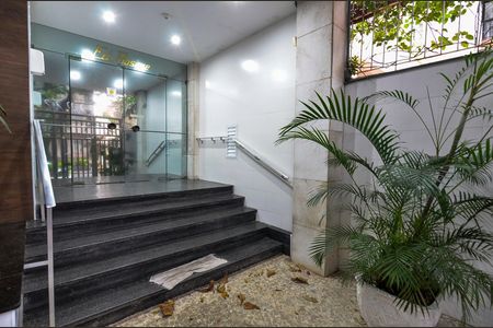 Entrada de apartamento para alugar com 3 quartos, 72m² em Grajaú, Rio de Janeiro