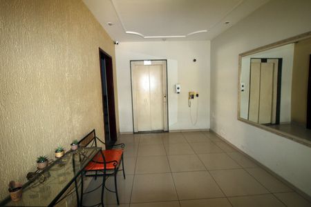 Apartamento para alugar com 80m², 2 quartos e 1 vagaÁrea comum - Hall de entrada