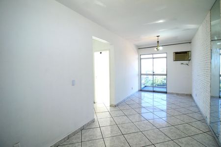 Sala de apartamento para alugar com 2 quartos, 80m² em Ramos, Rio de Janeiro