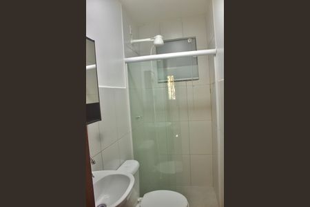 Banheiro de kitnet/studio para alugar com 1 quarto, 18m² em Duarte Silveira, Petrópolis