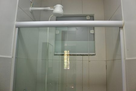 Banheiro de kitnet/studio para alugar com 1 quarto, 18m² em Duarte Silveira, Petrópolis