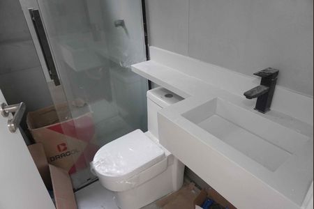 Casa de condomínio à venda com 131m², 2 quartos e 2 vagasBanheiro da Suíte