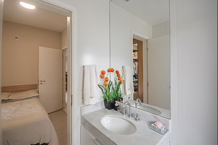 Apartamento à venda com 94m², 2 quartos e 2 vagas Apartamento à venda com 94m², 2 quartos e 2 vagasBanheiro da Suíte