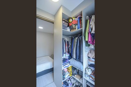 Apartamento à venda com 94m², 2 quartos e 2 vagas Apartamento à venda com 94m², 2 quartos e 2 vagasCloset da suíte