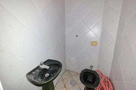 Banheiro de serviço de casa para alugar com 3 quartos, 121m² em Princesa, Praia Grande