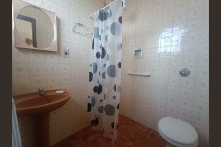 Casa para alugar com 120m², 2 quartos e 1 vaga Casa para alugar com 120m², 2 quartos e 1 vagaBanheiro social